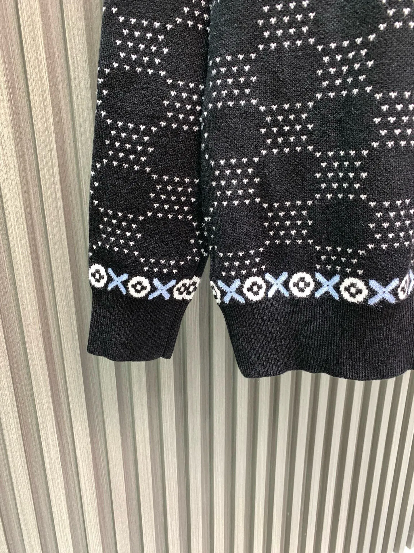 🅿️400 🀄️ Louis Vuitton Louis Vuitton 25Fw new autumn and winter style, full-print logo pattern crew neck sweater, exclusive high-end production, a style that people will fall in love with at first sight, full of Louis Vuitton style, using customized fabrics, the version is very good, it can have the lazy taste of the street, but also very casual and western style, the texture is super good, babies must arrange it